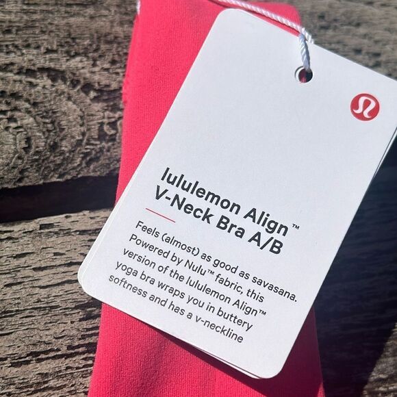 Lululemon Align V-Neck Bra Light Support, A/B Cup Lip Gloss pink size 6 NWT - Picture 2 of 7